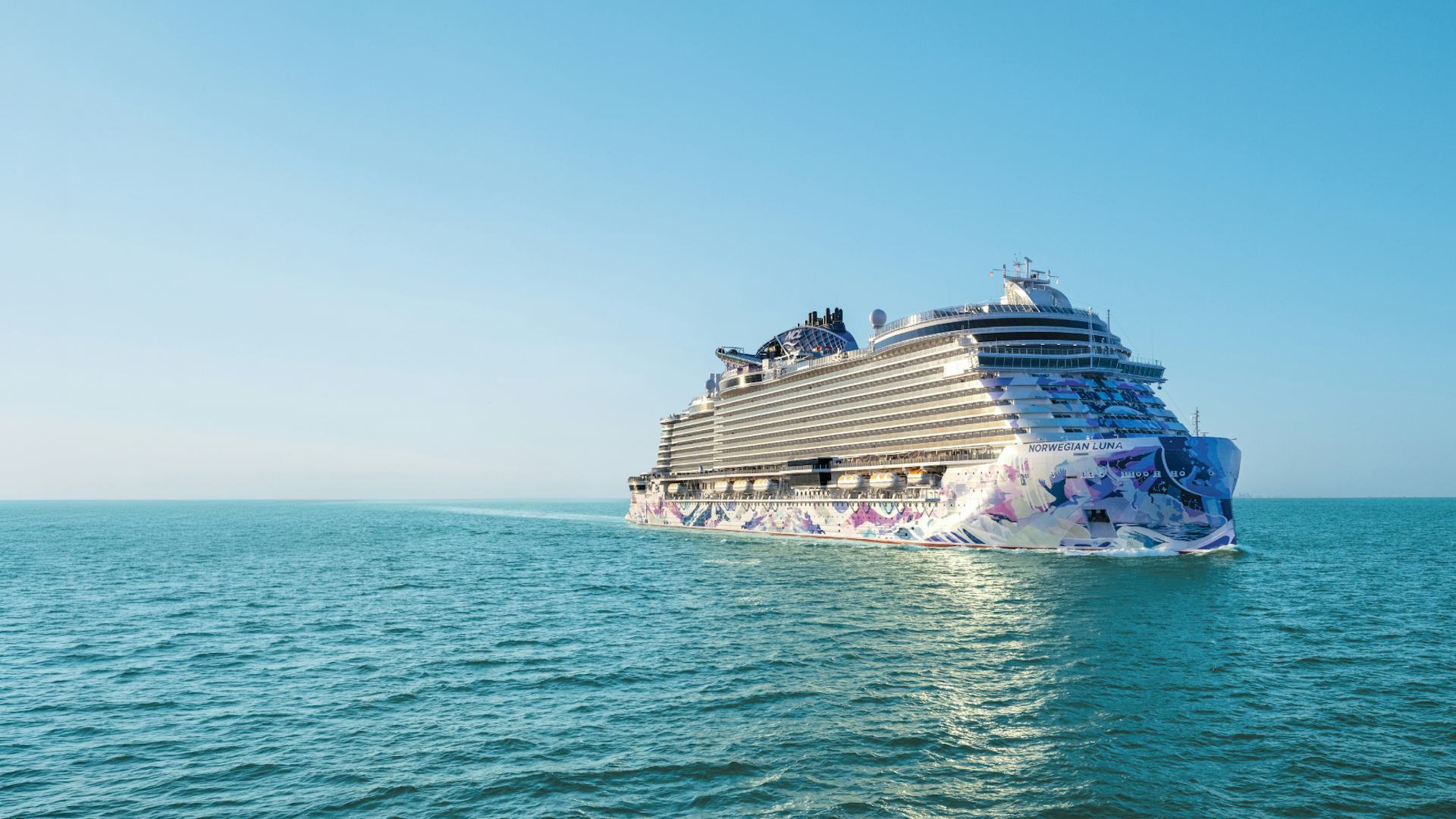 NCL Norwegian Luna at sea